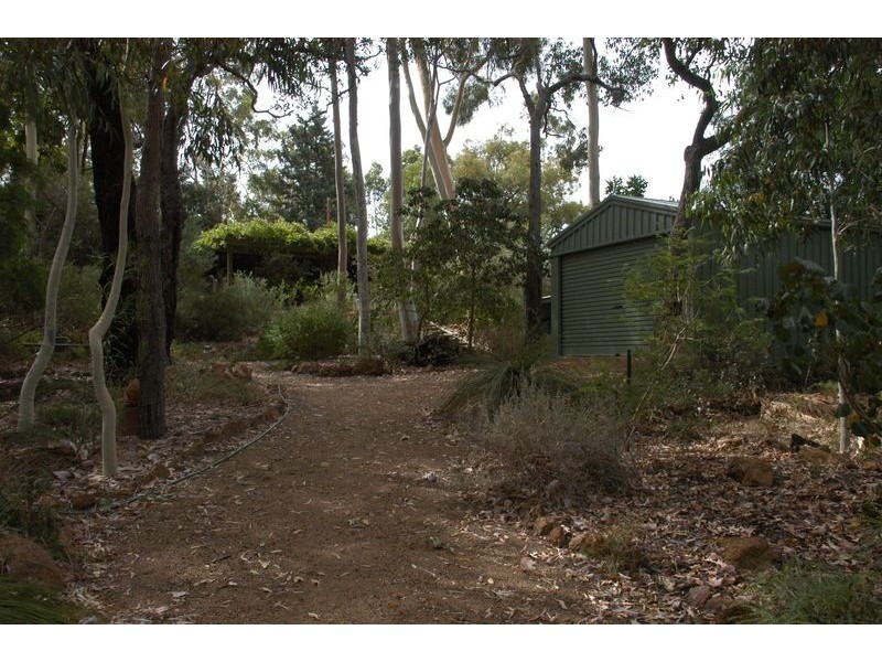 9 Warlingham Dr, Lesmurdie WA 6076