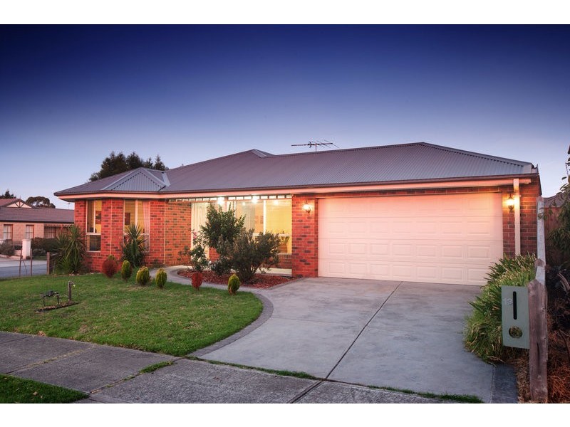 13 Red Oak Tce, Lyndhurst VIC 3975