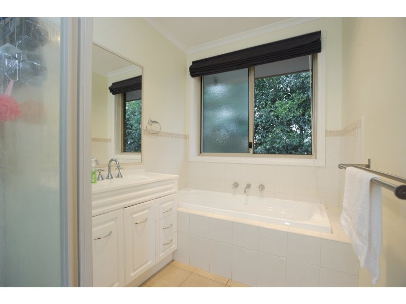 13 Red Oak Tce, Lyndhurst VIC 3975