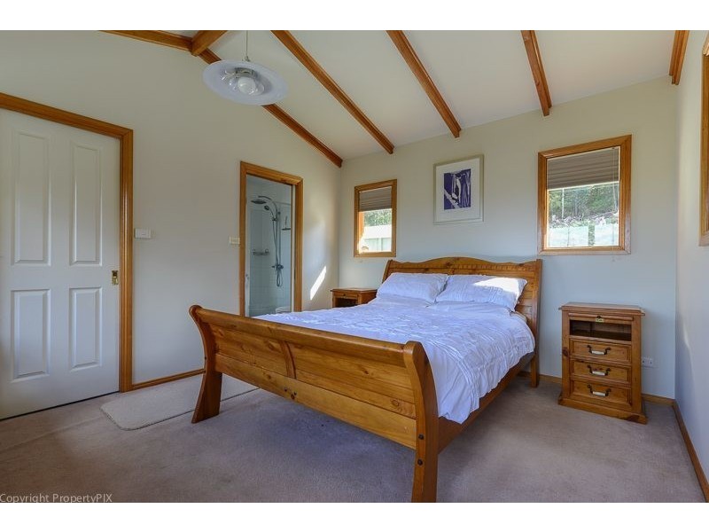 11 Nala Road, Oyster Cove TAS 7150