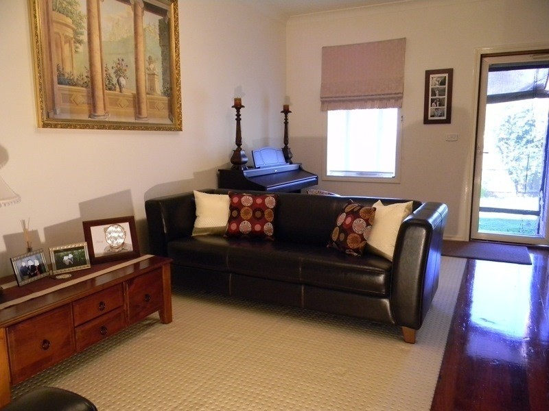 15 McIntyre Drive, Altona VIC 3018