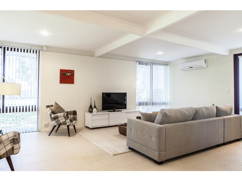 21 Gloucester Ave, Shoalwater WA 6169