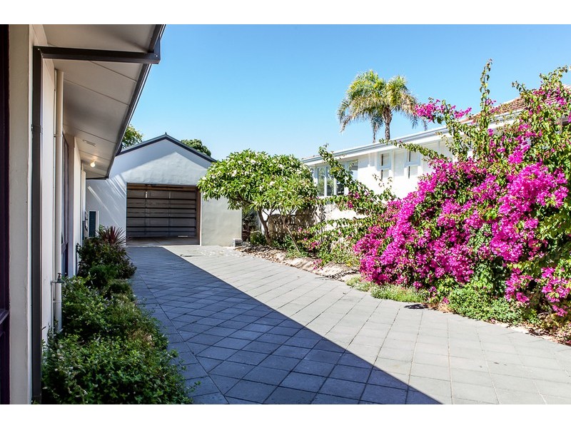 21 Gloucester Ave, Shoalwater WA 6169