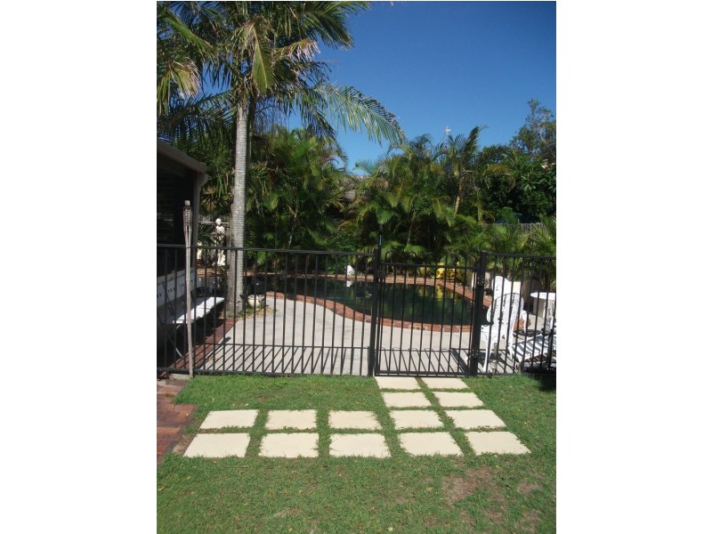 8 O’Grady Drive, Paradise Point QLD 4216