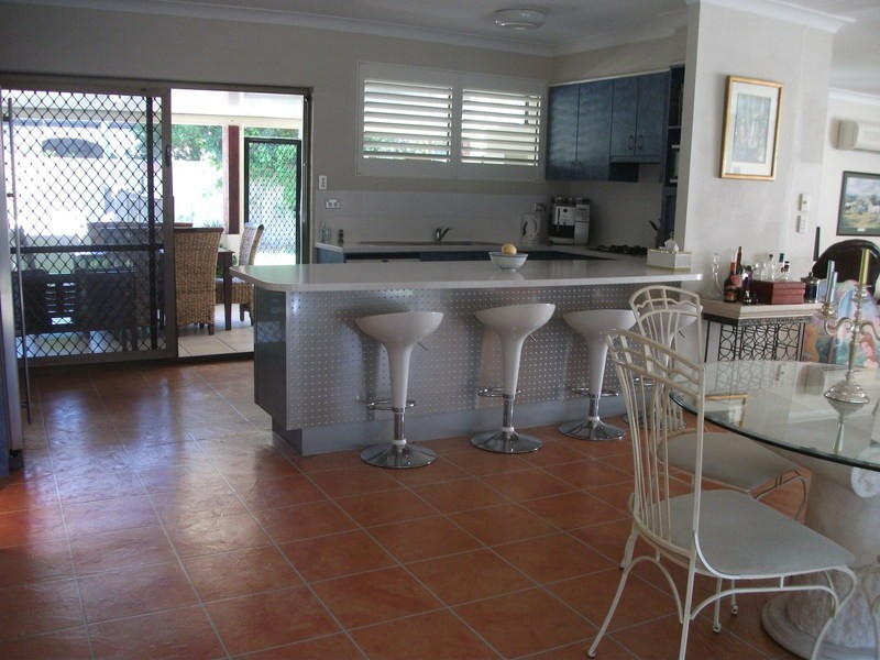 8 O’Grady Drive, Paradise Point QLD 4216