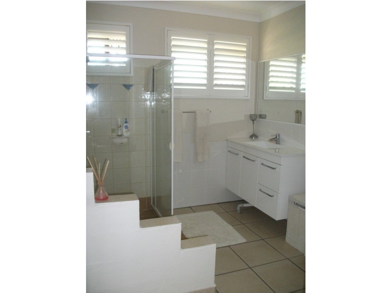8 O’Grady Drive, Paradise Point QLD 4216