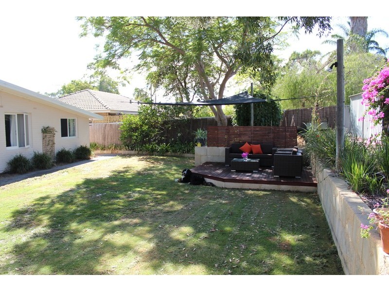 35 Pascoe St, Karrinyup WA 6018