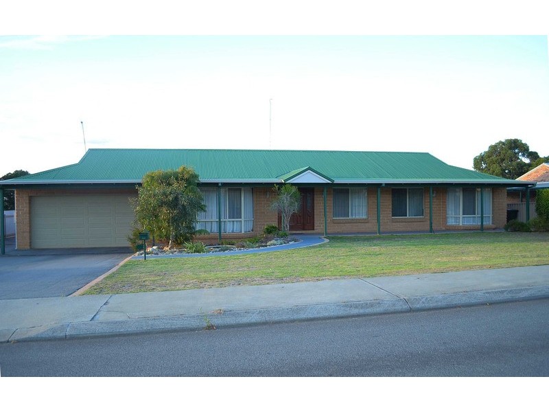 68 Katoomba St, Orana WA 6330