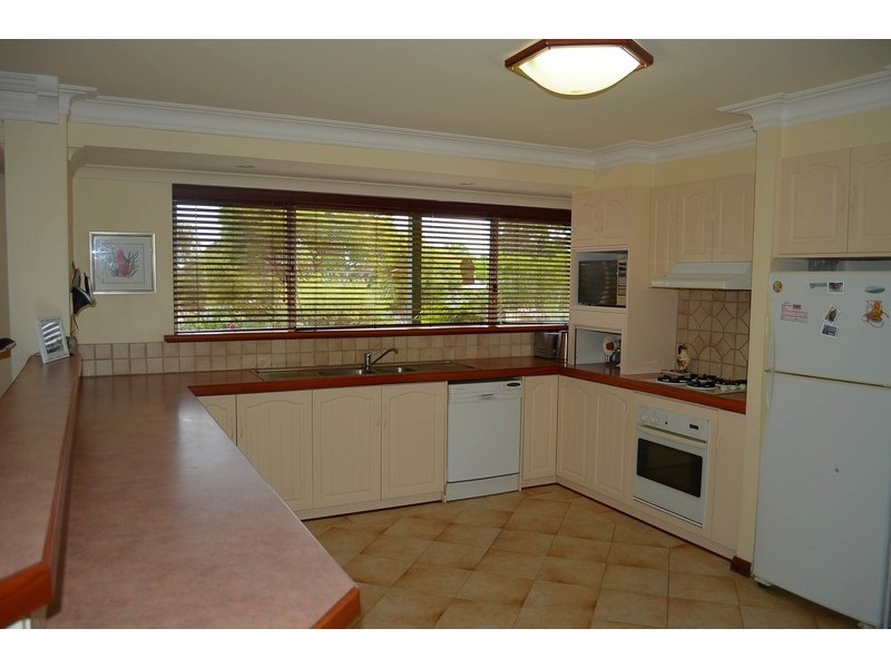 68 Katoomba St, Orana WA 6330