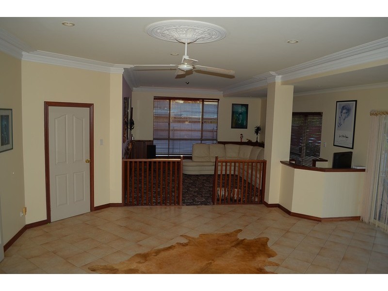 68 Katoomba St, Orana WA 6330