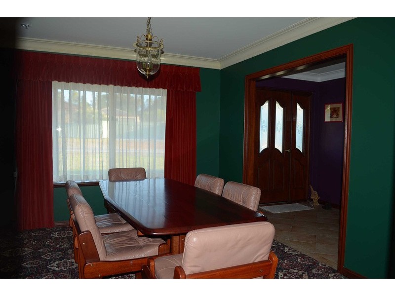 68 Katoomba St, Orana WA 6330