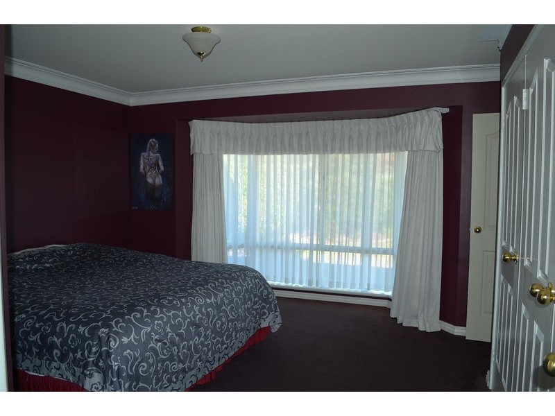 68 Katoomba St, Orana WA 6330