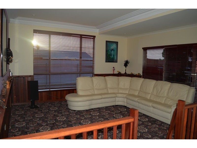 68 Katoomba St, Orana WA 6330