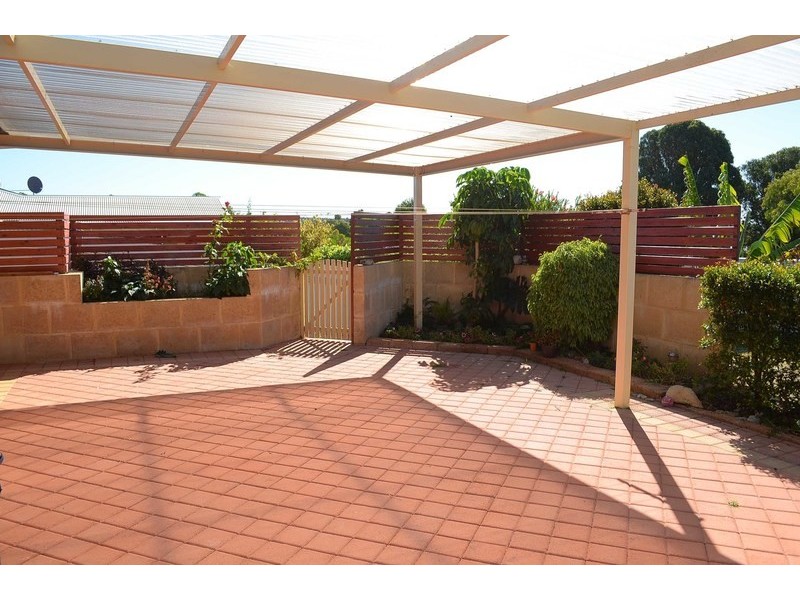 68 Katoomba St, Orana WA 6330