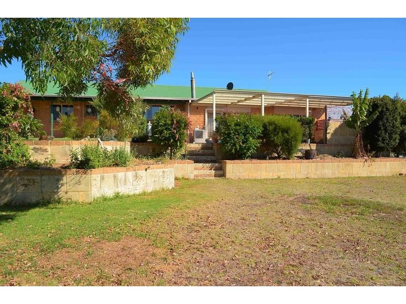 68 Katoomba St, Orana WA 6330