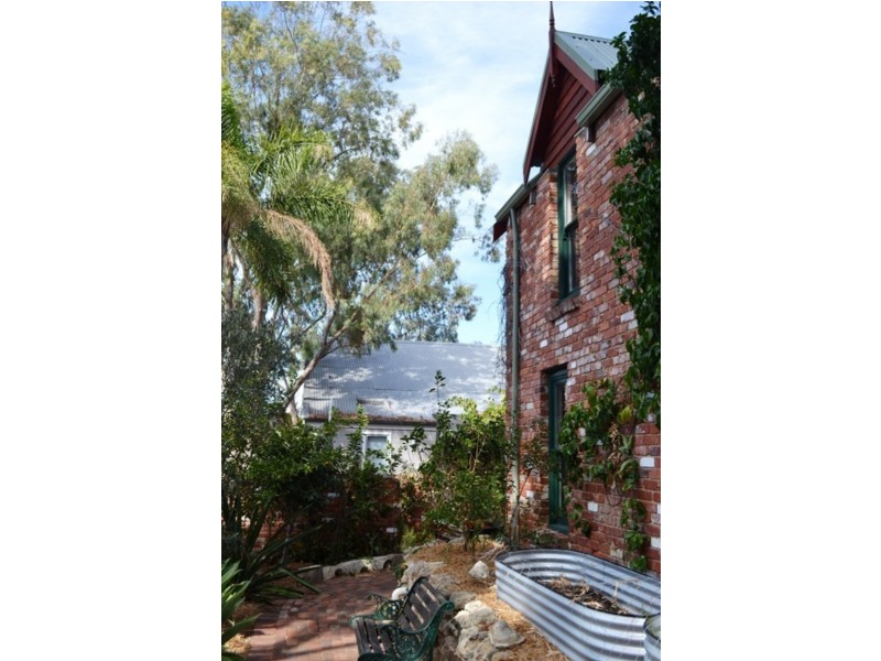 27b Duke St, East Fremantle WA 6158