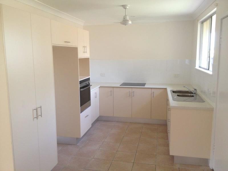 92 Sydney St, Bayview Heights QLD 4868