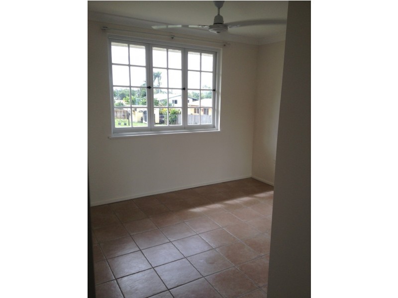 92 Sydney St, Bayview Heights QLD 4868