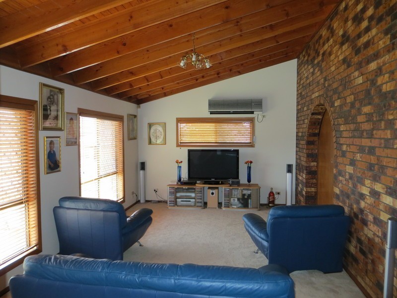 14 Breadalbane St, Carindale QLD 4152