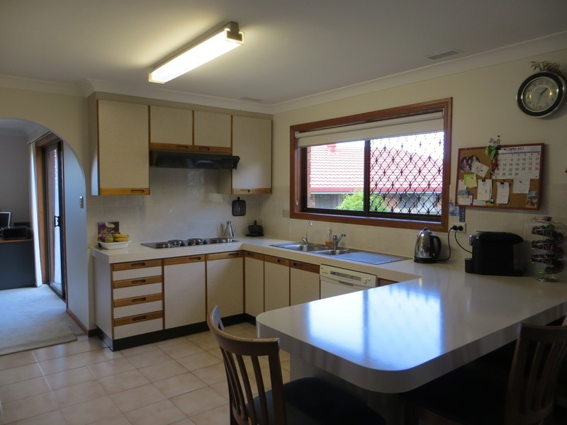 14 Breadalbane St, Carindale QLD 4152