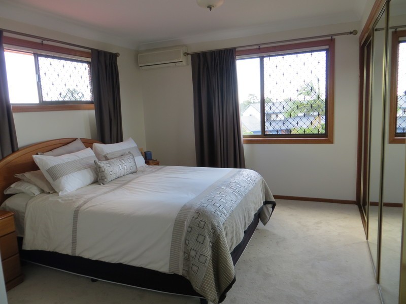 14 Breadalbane St, Carindale QLD 4152