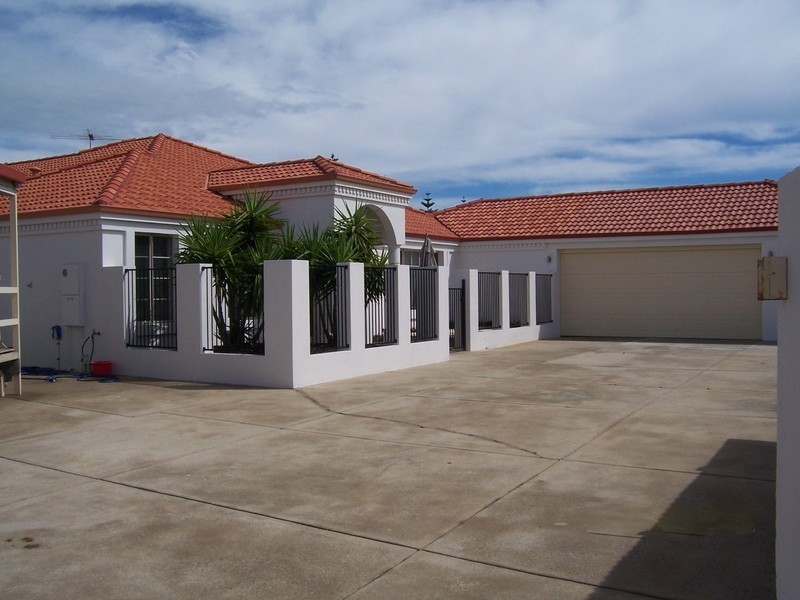 30 Zedora Loop, Port Kennedy WA 6172