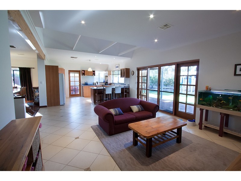 10 Mona Avenue, Beckenham WA 6107