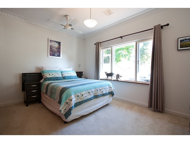 10 Mona Avenue, Beckenham WA 6107