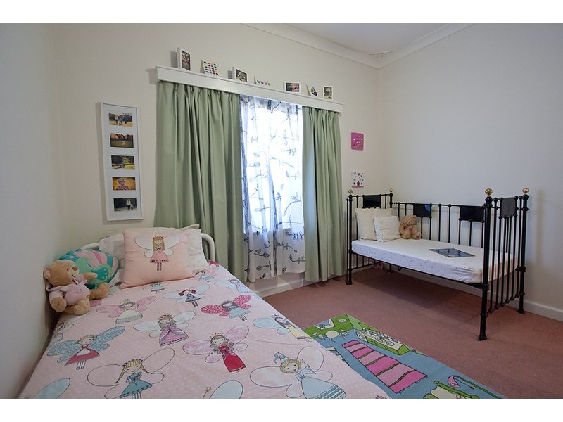 10 Mona Avenue, Beckenham WA 6107