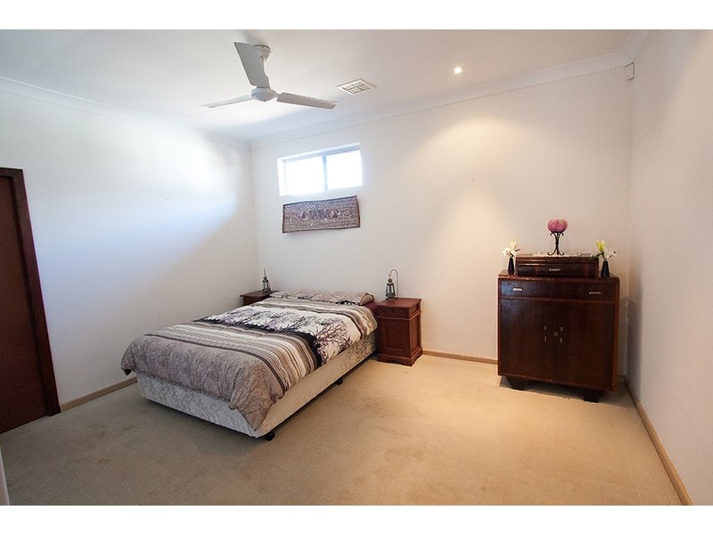 10 Mona Avenue, Beckenham WA 6107