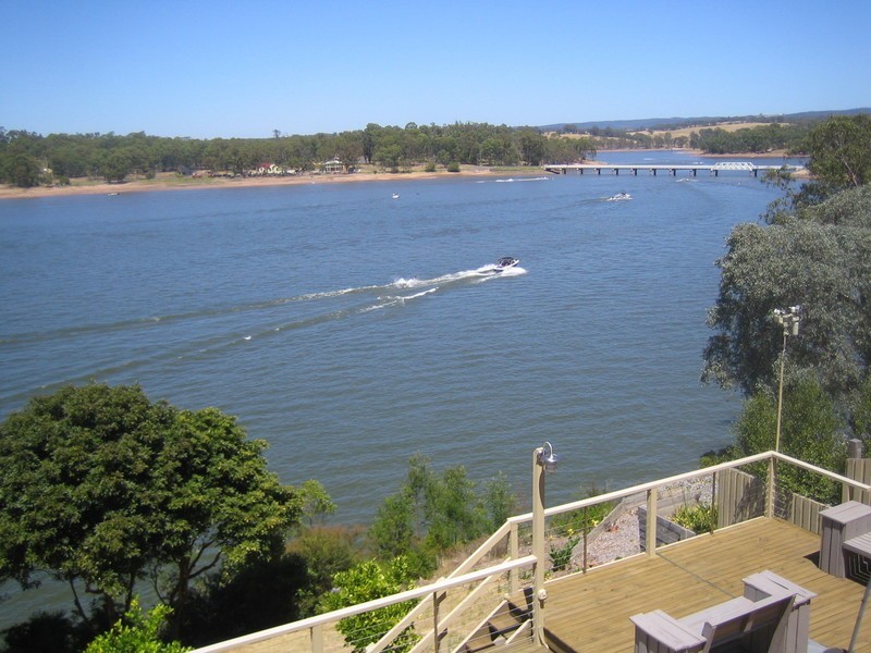 18 Katrina Cres, Glenmaggie VIC 3858