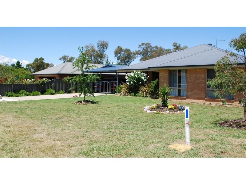 85 Adams st, Jindera NSW 2642