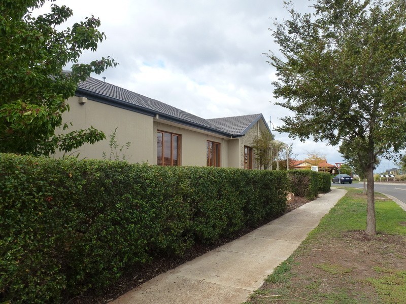 11 Kirribilli Boulevard, Taylors Hill VIC 3037