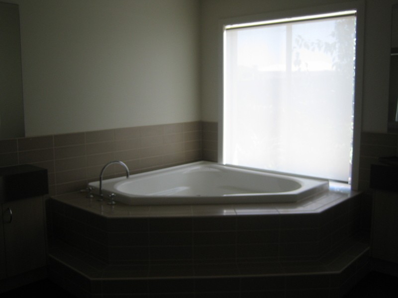 11 Kirribilli Boulevard, Taylors Hill VIC 3037