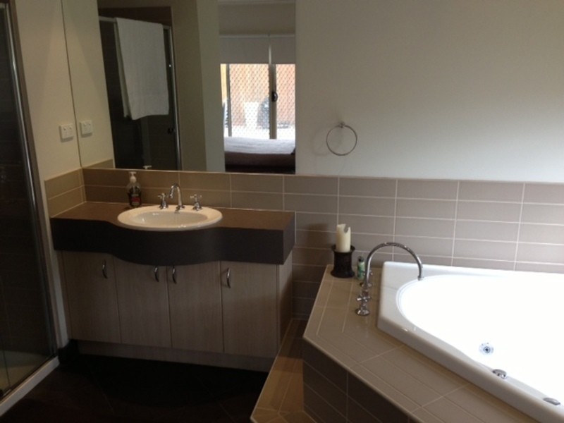 11 Kirribilli Boulevard, Taylors Hill VIC 3037