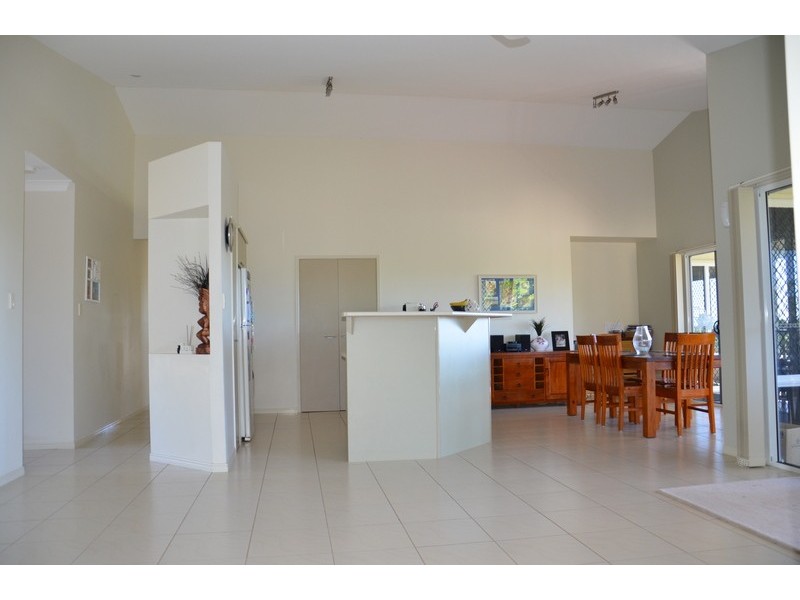 18 Annette St, Dundowran Beach QLD 4655
