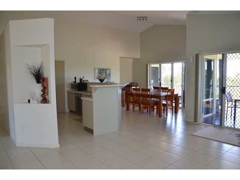 18 Annette St, Dundowran Beach QLD 4655