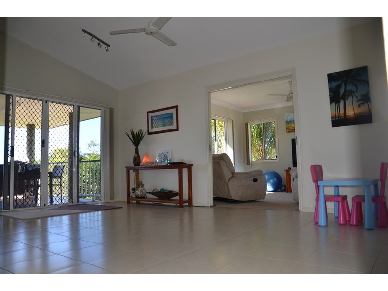 18 Annette St, Dundowran Beach QLD 4655