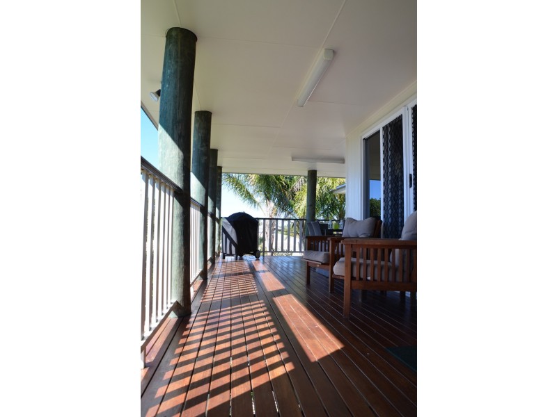 18 Annette St, Dundowran Beach QLD 4655