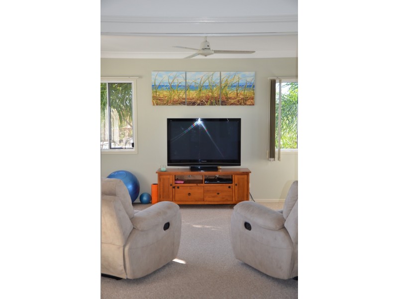 18 Annette St, Dundowran Beach QLD 4655