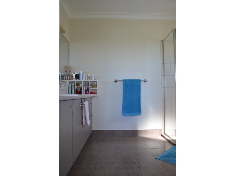 18 Annette St, Dundowran Beach QLD 4655