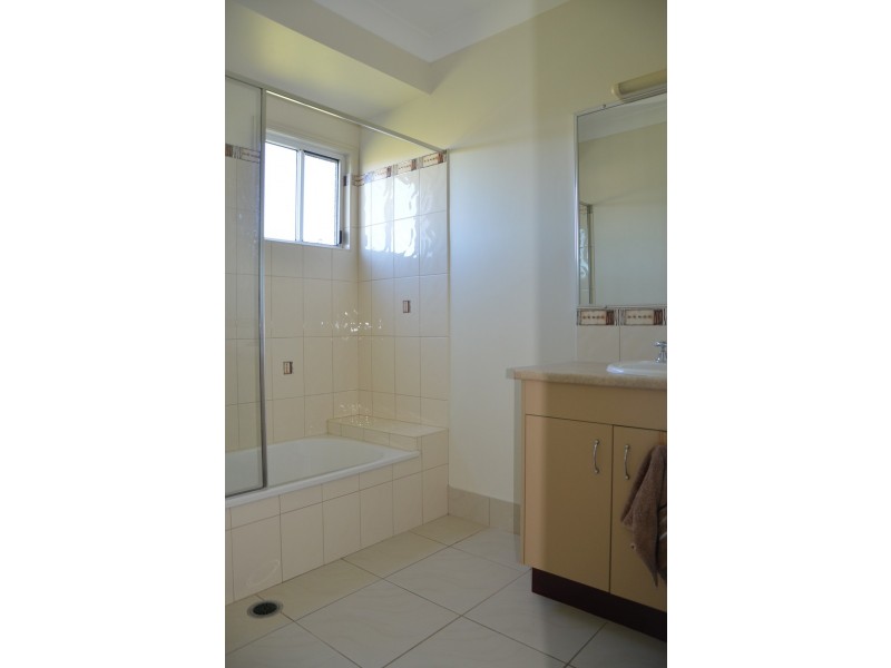 18 Annette St, Dundowran Beach QLD 4655