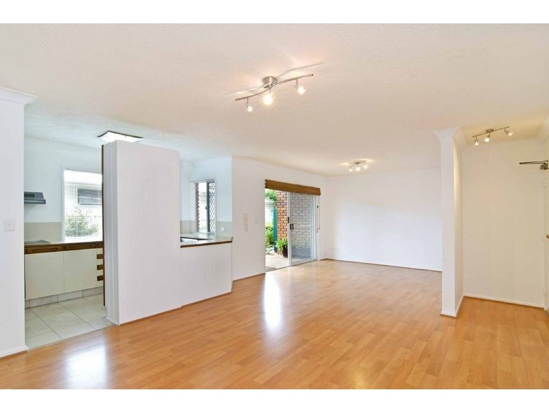 2/11 Fourteenth Ave, Palm Beach QLD 4221