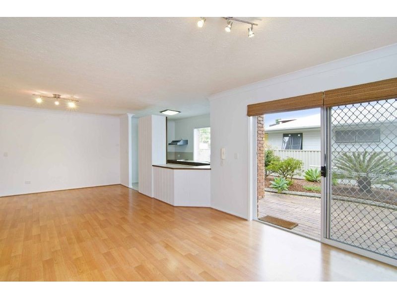 2/11 Fourteenth Ave, Palm Beach QLD 4221