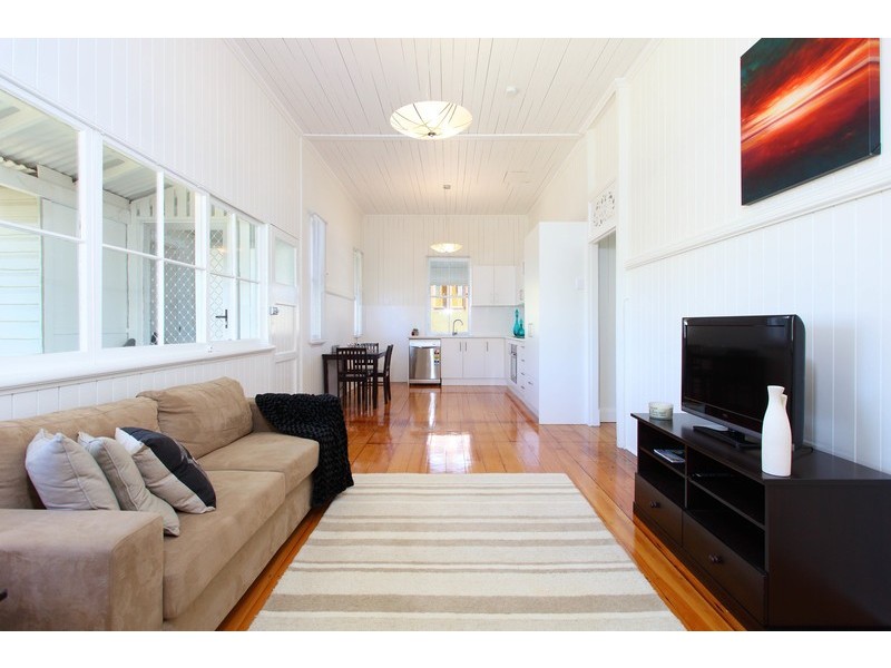 38 Clara St, Wynnum QLD 4178