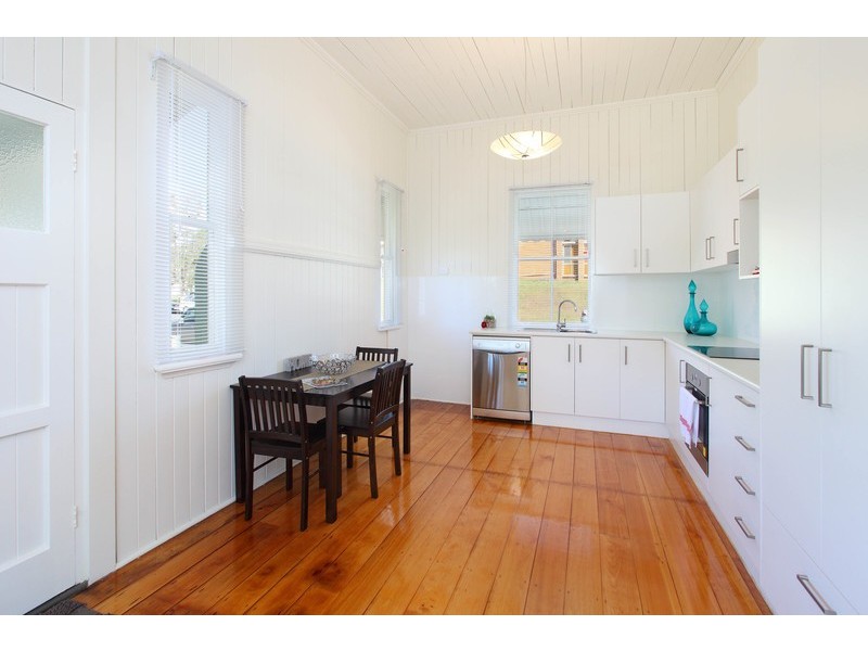 38 Clara St, Wynnum QLD 4178