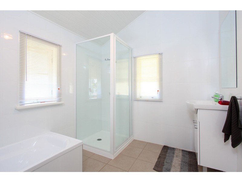 38 Clara St, Wynnum QLD 4178