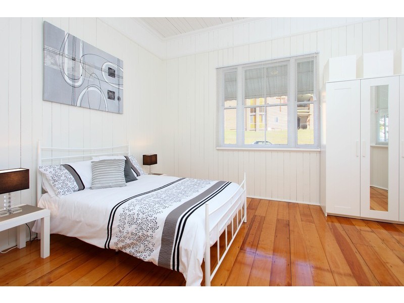 38 Clara St, Wynnum QLD 4178