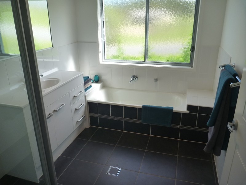 6-8 Borrowdale Court, Mundoolun QLD 4285