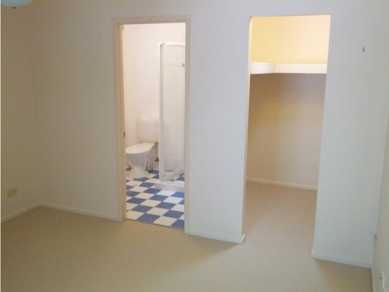 12 BREYNIA CT, Elanora QLD 4221